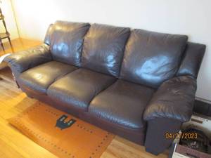 Beautiful Leather style 3-cushion Sofa