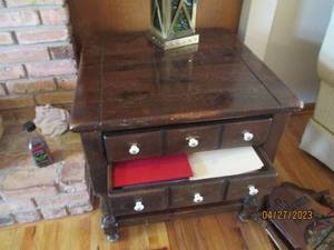 Heavy duty decorative wood end table