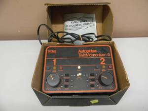 lot 1 image: AUTOPULSE TRANSISTORIZED MODEL RAILROAD POWER PACK - TWIN MOMENTUM 5 - POWERS UP - IN BOX - GREAT PIECE - SEE PICTURES
