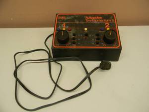 lot 2 image: AUTOPULSE TRANSISTORIZED MODEL RAILROAD POWER PACK - TWIN MOMENTUM 5 - POWERS UP - GREAT PIECE - SEE PICTURES