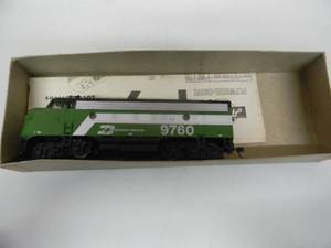 lot 4 image: VINTAGE HO ATHEARN 3211 FW BURLINGTON NORTHERN F7A SUPER-POWERED RTR DIESEL LOCOMOTIVE - GREAT PIECE - SEE PICTURES