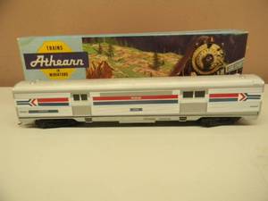 lot 13 image: VINTAGE HO ATHEARN 1789  AMTRACK SL BAGGAGE CER KIT - NICE - GREAT PIECE - SEE PICTURES