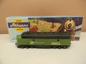 lot 21 image: VINTAGE HO ATHEARN  3011 BURLINGTON NORTHERN F7A POWER PTR  #9863 - IN BOX - NICE - GREAT PIECE - SEE PICTURES