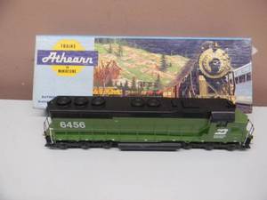 lot 26 image: VINTAGE HO ATHEARN  BURLINGTON NORTHERN #6456 POWERED DIESEL - IN BOX - NICE - GREAT PIECE - SEE PICTURES