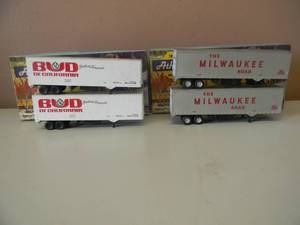 lot 28 image: VINTAGE HO ATHEARN  MILWAUKEE ROAD 5167 40FT VAN TRAILERS & BUD OF CALIFORNIA 5164 40FT VAN TRAILERS  - NICE - IN BOX - GREAT PIECES - SEE PICTURES