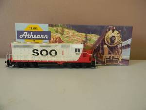 lot 36 image: VINTAGE HO ATHEARN SOO-LINE 4209 FW GP-35 POWERED DIESEL - NICE - IN BOX - GREAT PIECE - SEE PICTURES