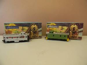 lot 42 image: VINTAGE HO ATHEARN BURLINGTON ROUTE C.B.&Q CABOOSE & UNDECORATED 1249 CABOOSE KIT - NICE - IN BOX - GREAT PIECES - SEE PICTURES