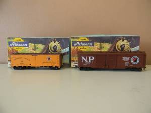 lot 45 image: VINTAGE HO ATHEARN N.P. 5028 40 FT. REEFER & N.P. 482 50 D.D. N.P. - NICE - IN BOX - GREAT PIECES - SEE PICTURES