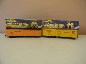 lot 53 image: VINTAGE HO ATHEARN MILWAUKEE 5333 50 FT. EXPRESS REEFER & BURLINGTON 1632 50 FT. OUTSIDE BRACED REEFER - NICE - IN BOX - GREAT PIECES - SEE PICTURES