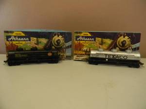 lot 59 image: VINTAGE HO ATHEARN TEXACO 1501 3 DOME TANK CAR & KOPPERS 3 DOME TANK CAR - NICE - IN BOX - GREAT PIECES - SEE PICTURES