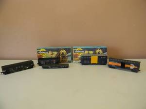 lot 60 image: VINTAGE HO ATHEARN READING & B&O COLLECTION - NICE - 2 IN BOX - GREAT PIECES - SEE PICTURES