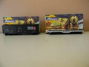 lot 65 image: VINTAGE HO ATHEARN ROHM-HAAS 5281 50 FT. PLUG DOOR BOX & WESTINGHOUSE 1300 HEAVY DUTY FLAT CAR - NICE - IN BOX - GREAT PIECES - SEE PICTURES