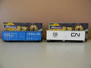 lot 66 image: VINTAGE HO ATHEARN ESCANABA SUPERIOR 551 BOXCAR & CANADIAN NATIONAL MECHANICAL REEFER - NICE - IN BOX - GREAT PIECES - SEE PICTURES