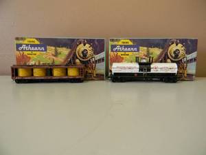 lot 68 image: VINTAGE HO ATHEARN HEINZ 1475 PICKLE CAR WITH TANKS & MICHIGAN ALKY 1551 CHEMICAL TANK CAR  - NICE - IN BOX - GREAT PIECES - SEE PICTURES