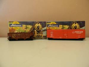 lot 69 image: VINTAGE HO ATHEARN UNION PACIFIC 5426 34 FT. COMPOSITE SIDE HOPPER & M.K.T 50 FT. PLUG DOOR BOX CAR  - NICE - IN BOX - GREAT PIECES - SEE PICTURES