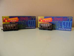 lot 77 image: VINTAGE (2) ROUNDHOUSE HO SOO-LINE 1411 ORE CARS - NICE - IN BOX - GREAT PIECES - SEE PICTURES