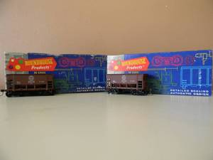 lot 79 image: VINTAGE (2) ROUNDHOUSE HO DULUTH, MISS, & I.R. 1421 ORE CARS - NICE - IN BOX - GREAT PIECES - SEE PICTURES