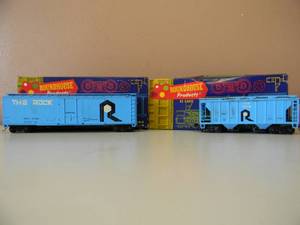 lot 84 image: VINTAGE ROUNDHOUSE HO THE ROCK COVERED HOPPER & THE ROCK 50 FT. - NICE - IN BOX - GREAT PIECES - SEE PICTURES