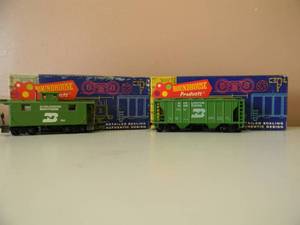 lot 85 image: VINTAGE ROUNDHOUSE HO BURLINGTON NORTHERN 3473 CABOOSE & BURLINGTON NORTHERN HOPPER - NICE - IN BOX - GREAT PIECES - SEE PICTURES
