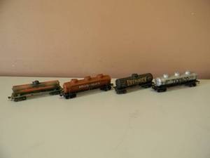 lot 89 image: VINTAGE HO SCALE (4) MOBILGAS, TEXACO, DEEP ROCK - GREAT PIECES - SEE PICTURES