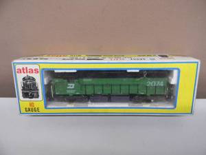 lot 92 image: VINTAGE ATLAS HO BURLINGTON NORTHERN GP38 DIESEL 7022 #2074 - NICE - IN BOX - SEE PICTURES