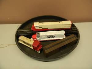 lot 95 image: VINTAGE HO Railway Turntable - 4 TRAIN CAPS - GREAT SET - SEE PICTURES