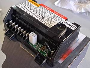 lot 109 image: Resideo Universal Intermittent Pilot Ignition Module S8610U