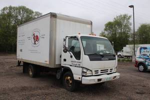 lot 1A image: 2006 Isuzu NPR-HD BBC 68 2-Door Box Truck