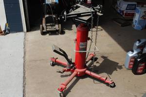 lot 509 image: Strongway 1000-lbs Telescoping Transmission Jack