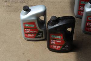lot 515 image: OReilly 1-Gallon Motor Oil - Full Synthetic 0W-20 (x1), 5W-20 (x1)