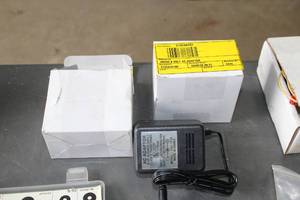 lot 534 image: Lot of (2) 9V AC Adapters