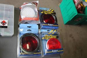 lot 539 image: Lot of (4) Flush-Mount Tail-light Automotive Lighting
