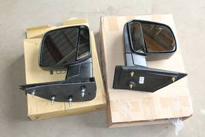 lot 541 image: GM 610 & Spo Van RH & LH Comfort Side Mirrors (New in Box)