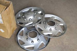 lot 542 image: Lot of (3) Ford 16 7-Lug Wheel Covers