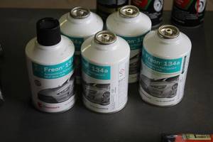 lot 561 image: Lot of (5) 134a Freon
