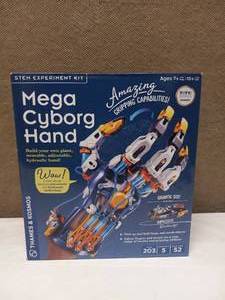 lot 7 image: NEW THAMES & KOSMOS HYDRAULIC MEGA CYBORG HAND