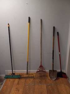 lot 33 image: RAKES , SHOVEL AND BROOM