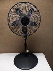 lot 51 image: LASKO 18 PEDESTAL FAN