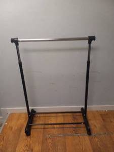 lot 58 image: HOMELINE CLOTHES STAND