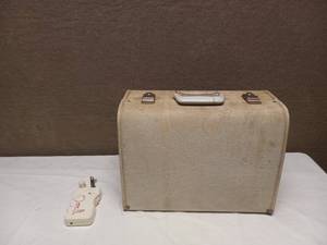 lot 67 image: VINTAGE VIKING SEWING MACHINE