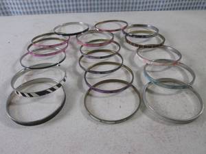 (EC1) 17 Assorted Bracelets...