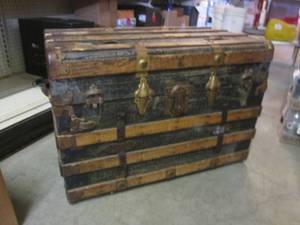 (FRNT) Antique Wood Steamer Trunk Chest