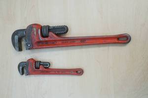 Rigid pipe wrench