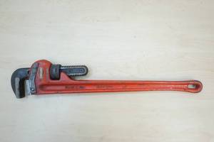 Rigid pipe wrench