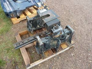 lot 6 image: 5th Wheel Hitch