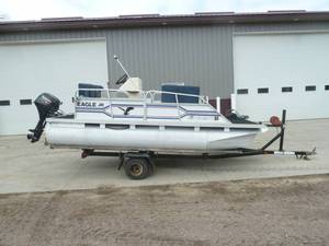 lot 2 image: 1993 Eagle Playbouy Pontoon 14