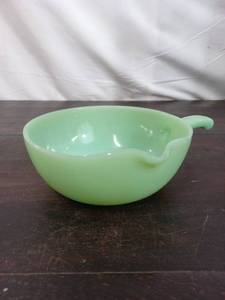 lot 7 image: Vintage Jadeite Fire King Skillet Bowl