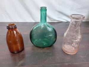 lot 16 image: Vintage Glassware