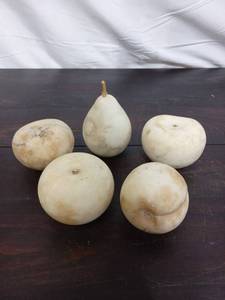 lot 20 image: Five Pieces Of Stone Fruit Dcor