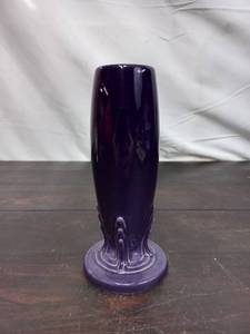 lot 21 image: Vintage Fiestaware Vase
